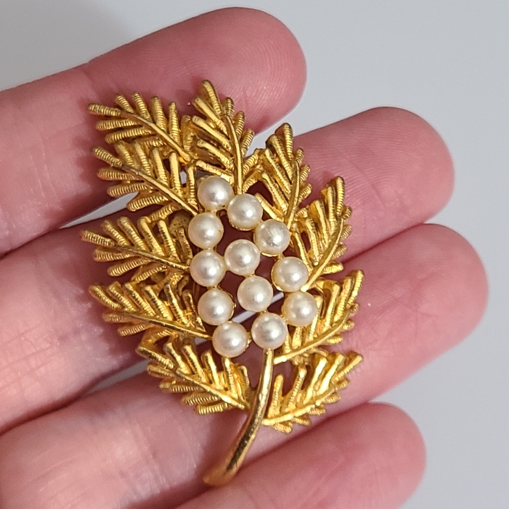 Vintage Leaf Branch Gold Pearl Brooch Pine Tree ? Christmas? 50's Vtg Estate - Picture 3 of 6